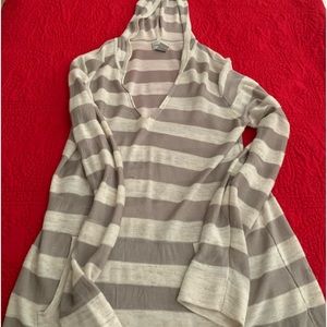 Light weight hoodie! Tan and cream. Front pockets.